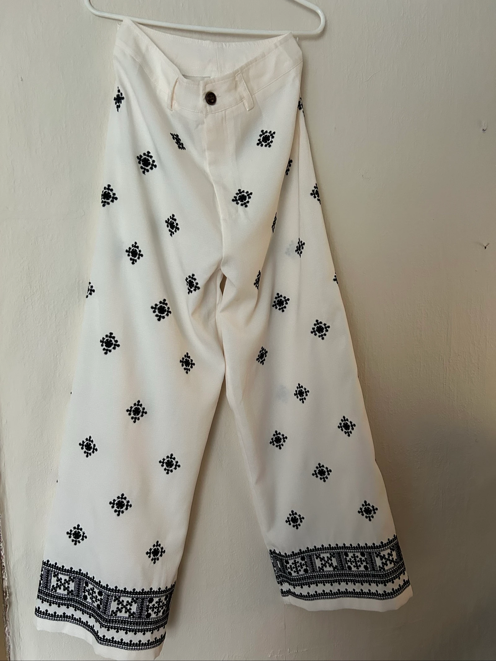 White wide-leg trousers with black embroidery